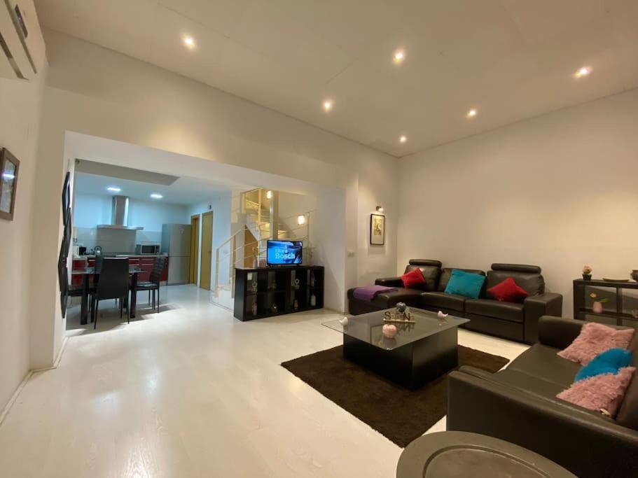Luxury Complete Building In The Heart Of Севилья Экстерьер фото